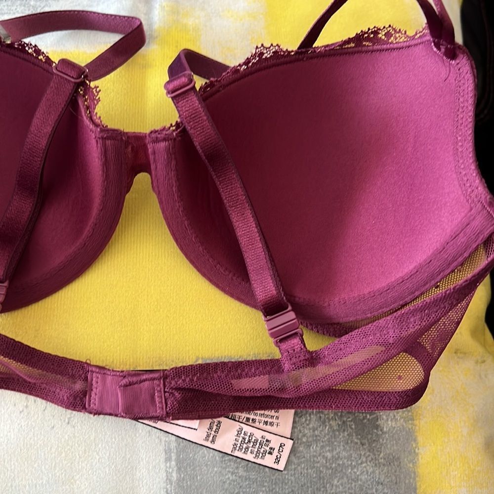 Victoria’s Secret very sexy lace bra 32C - Picture 6 of 7